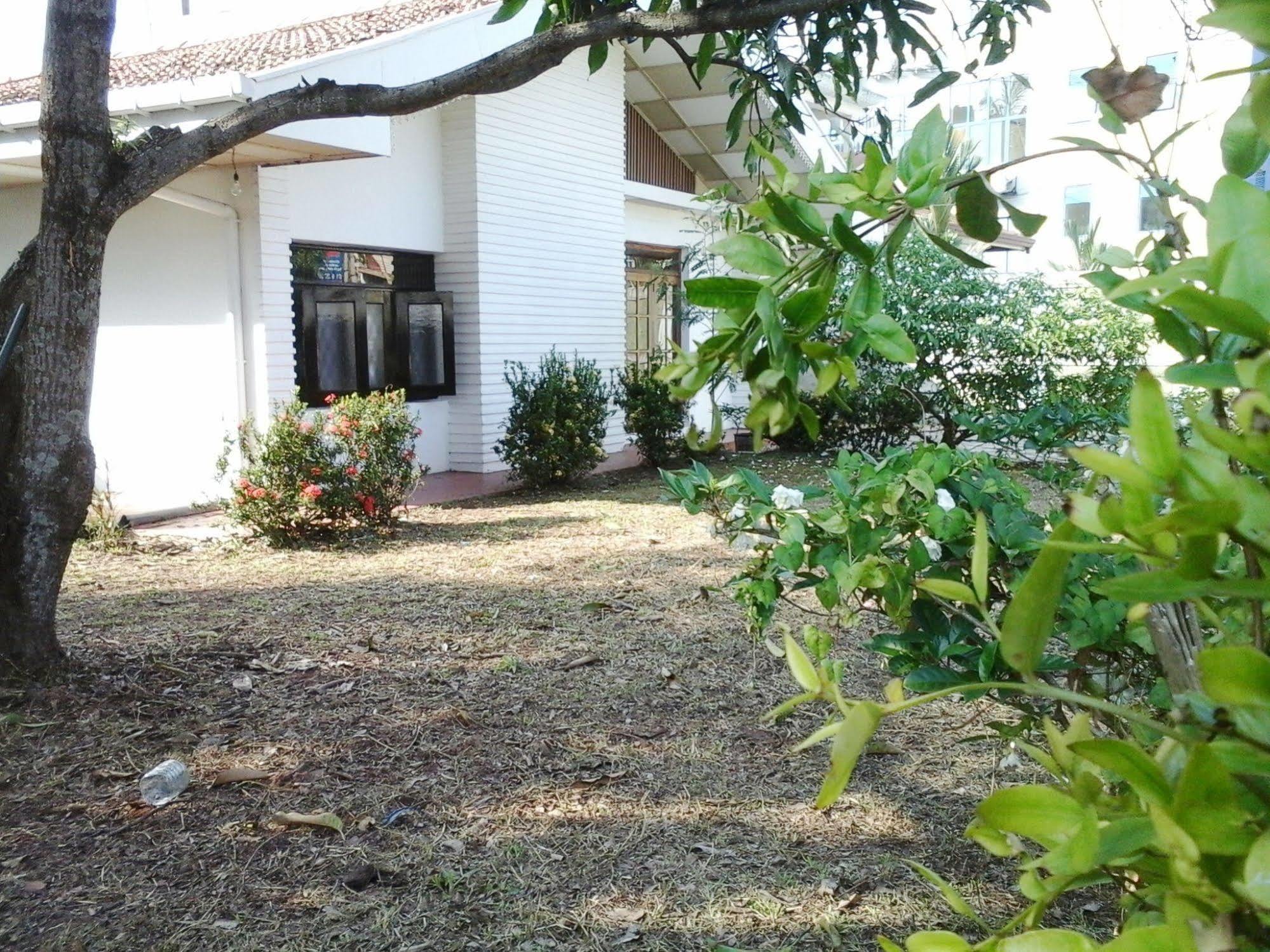 Mazz Homestay Negombo Exterior photo